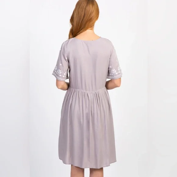 Pinkblush embroidered v neck dress with pockets nwot - Picture 2 of 5